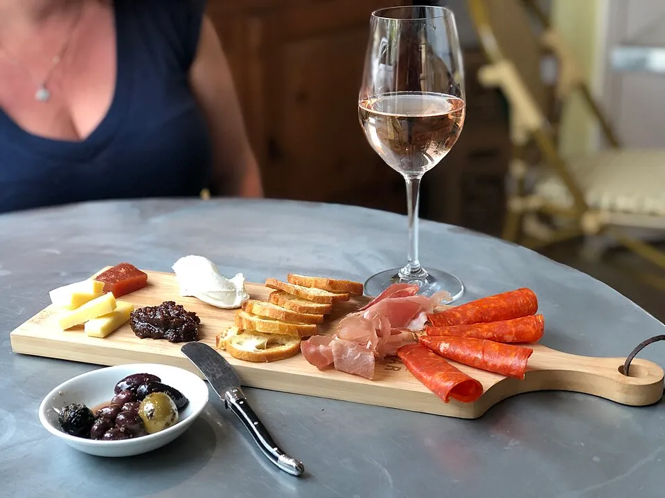 Şarküteri tabağı (Charcuterie) — Paris