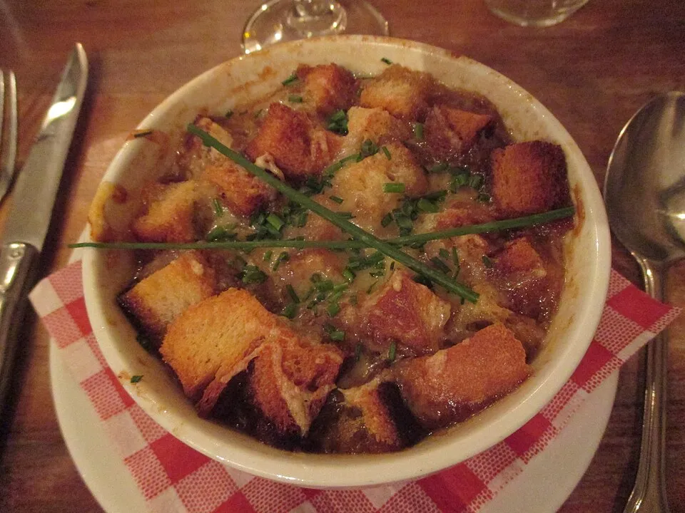 Soğan çorbası (Soupe à l’oignon) — Paris